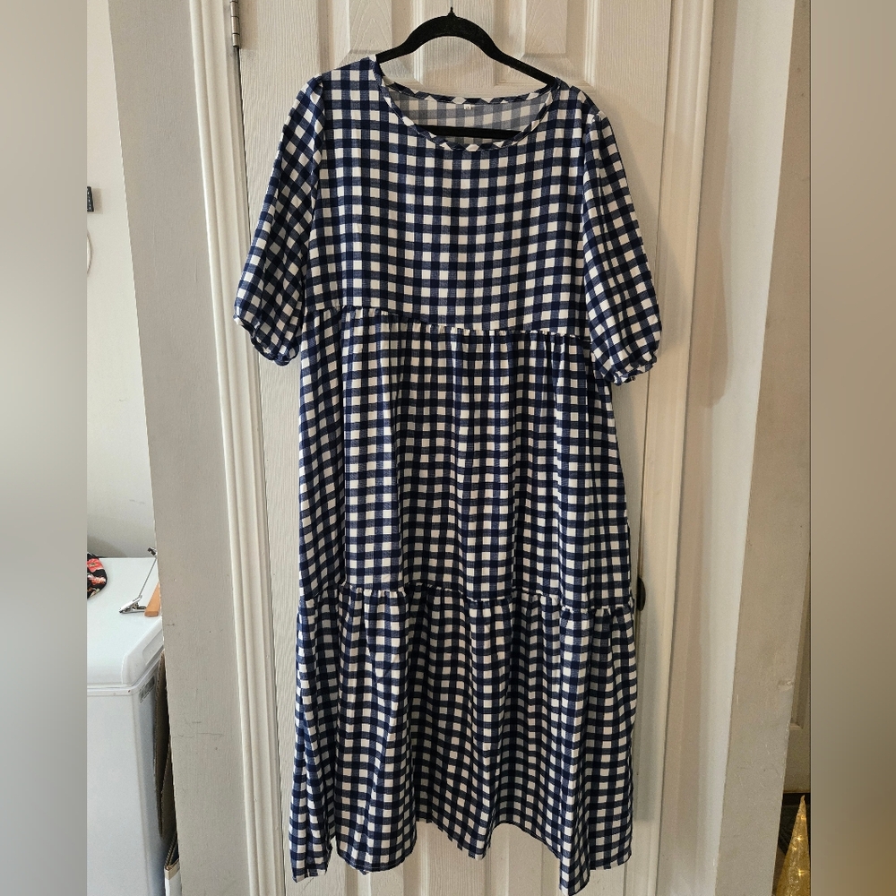 Elegant Checkered Midi Dress